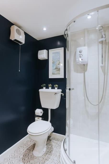 The Lighthouse, Boutique Apartment In The Town Centre - Starlink Wi-Fi 태비스톡 외부 사진